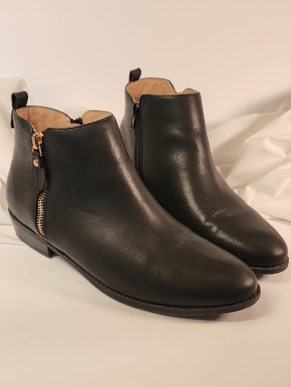Black Leather Ankle Boots with Side Zip From Macy's Journee Collection Size 9 - Picture 2 of 8